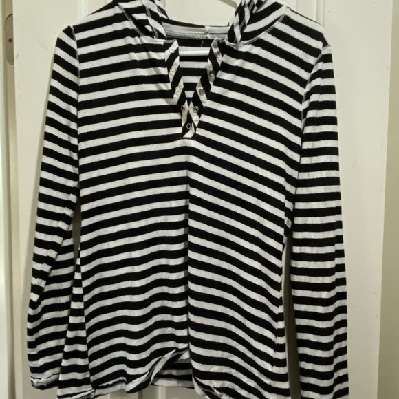black and white striped pullover - Picture 1 of 4